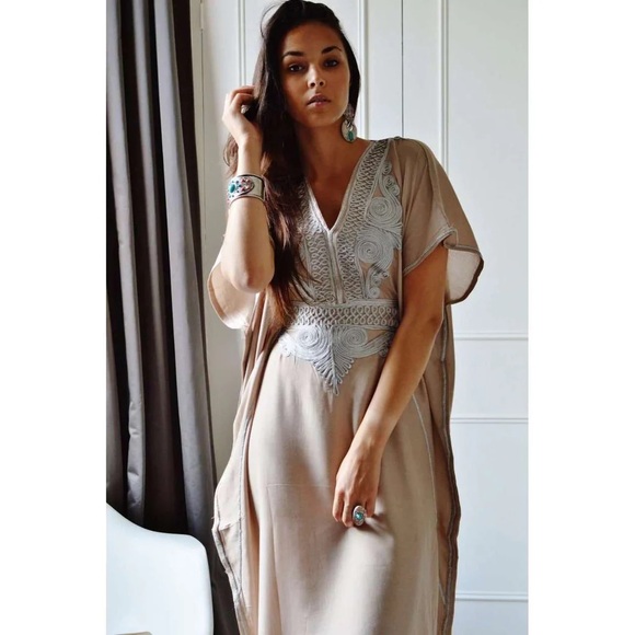 Maison Marrakech London Resort Lounge Kaftan Embroidered beige M/L - Picture 1 of 7